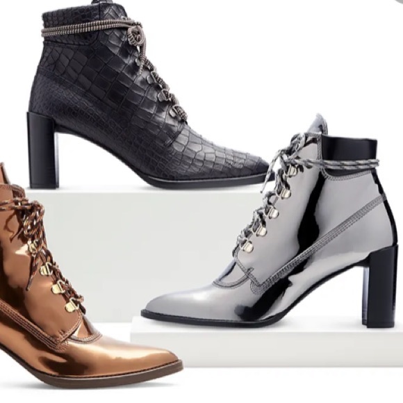 Gigi Hadid - Stuart Weitzman Silver Ankle Boots - Picture 4 of 7